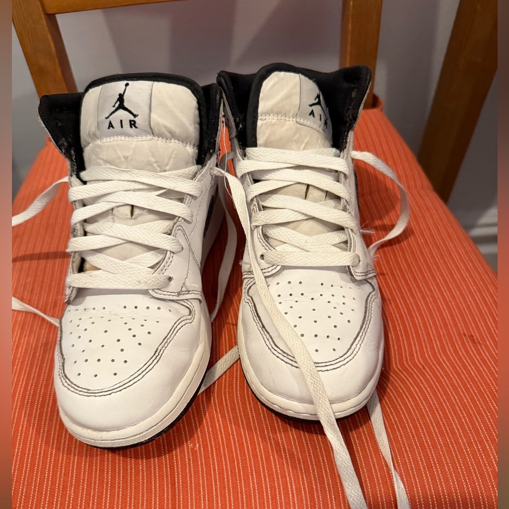 Big kids air Jordan 1 size 5Y
